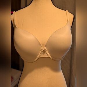 Victoria's Secret Cream Underwire Bra